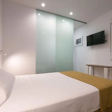 Hostal Beach 招待所 4*